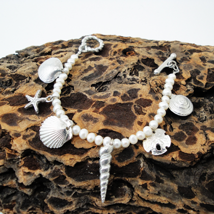 Shell Charm Bracelet