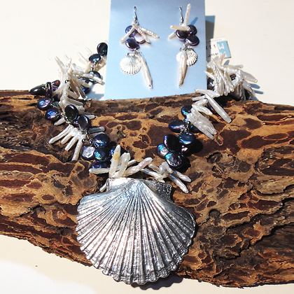 Scallop Coral Pearl Necklace
