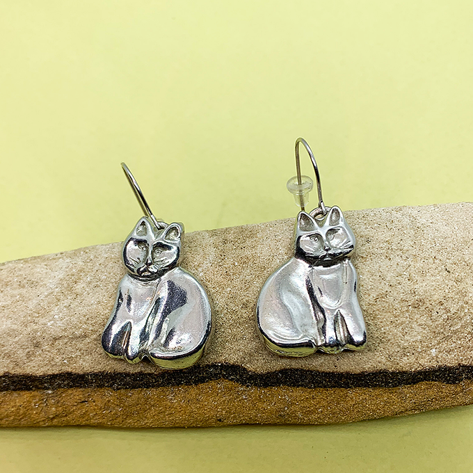 Cat Sitting, Wire Earrings