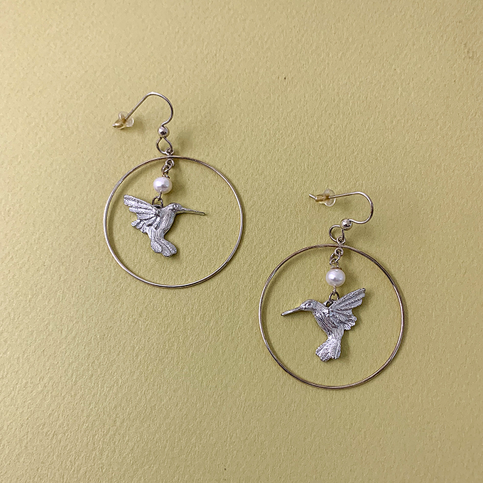 Hummingbird earrings with pearl