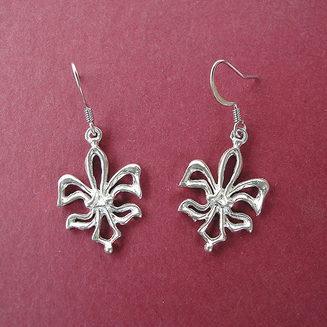 Openwork FLEUR de lis Earrings
