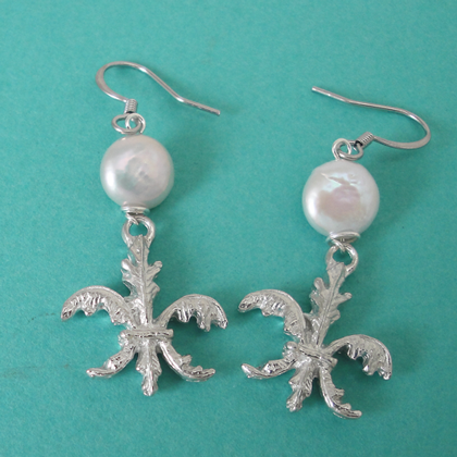 Fleur De lis Banana Leaf Pearl ER