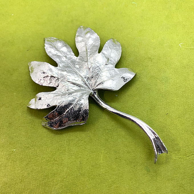 Japonica pin