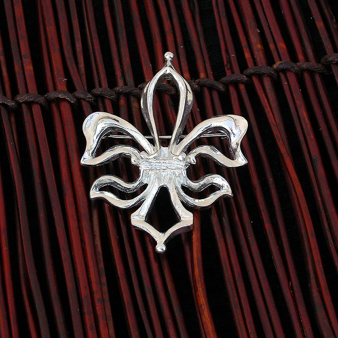 Openwork Fleur De Lis Pin