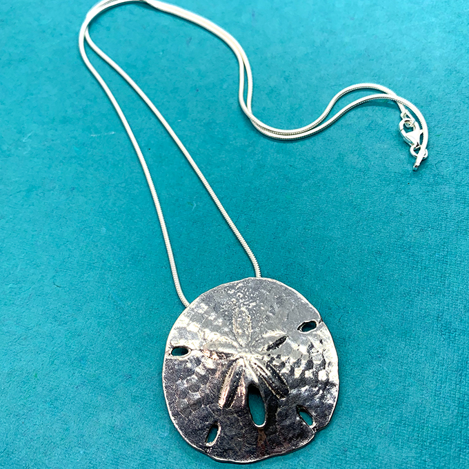 Sanddollar chain necklace