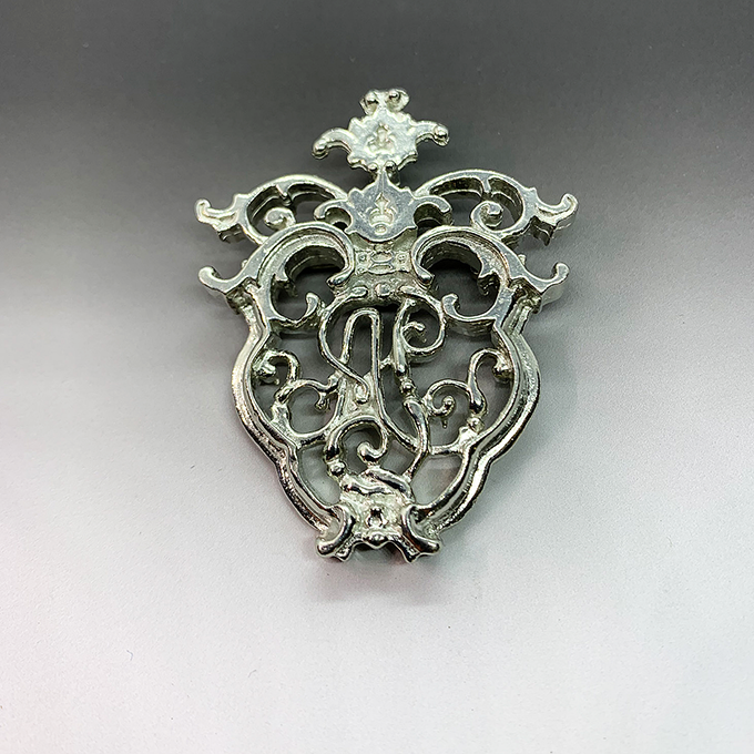 Pontalba Pin